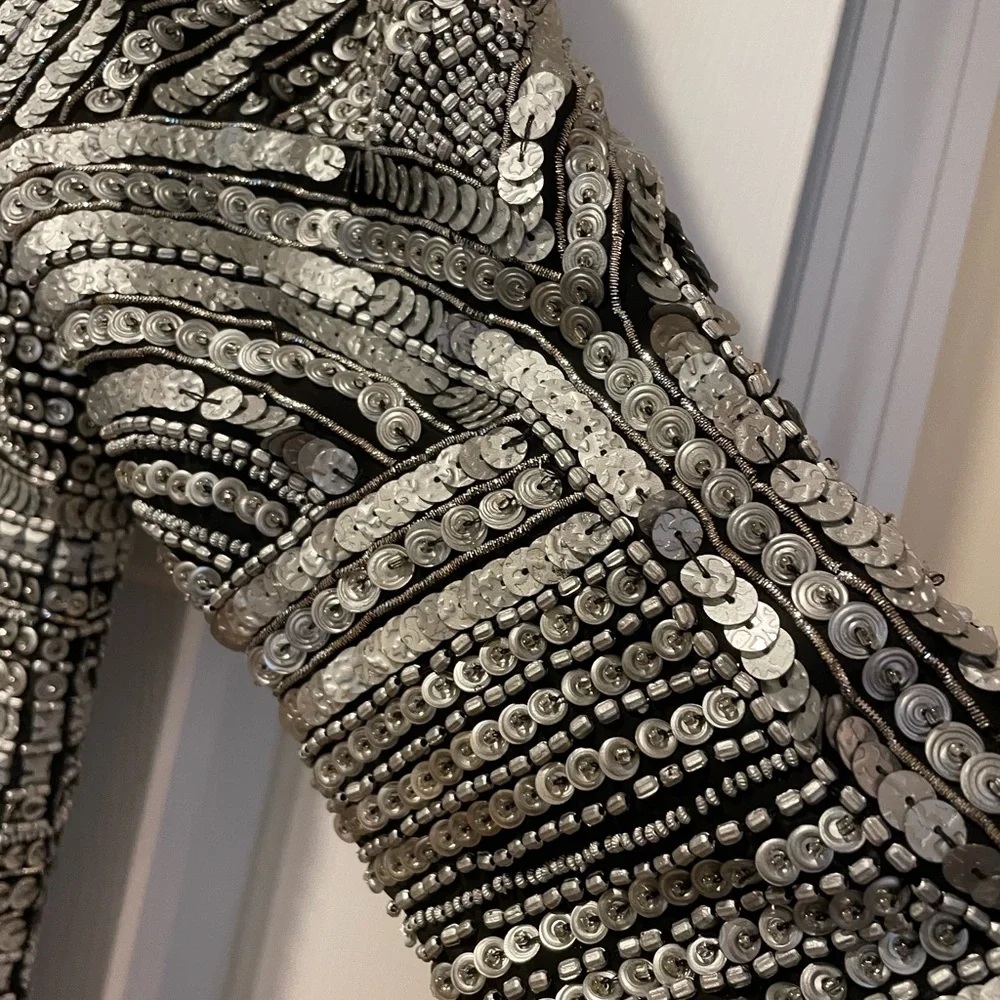 Gorgeous sequined and beaded dress. This is a show stopper. - Picture 4 of 5